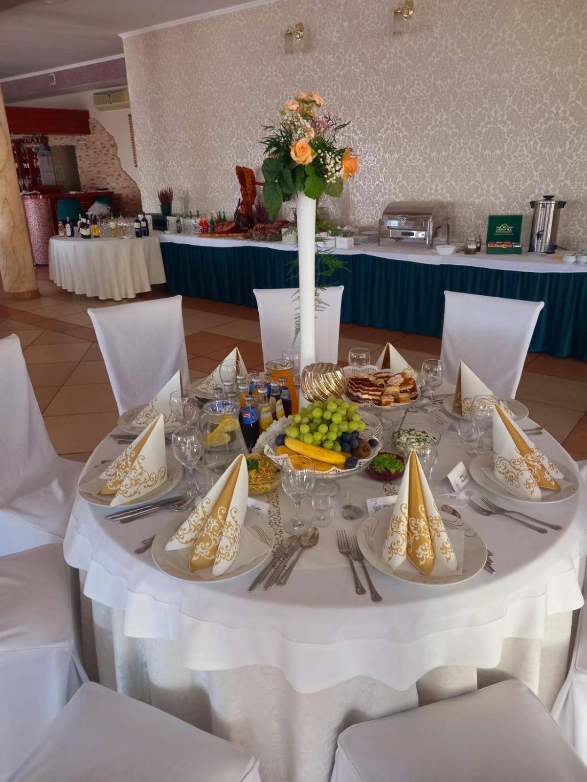 Hotel Magnat Głogów Małopolski Exteriör bild
